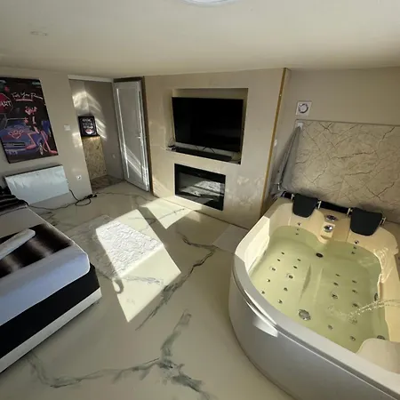 Apartment Boomboom *